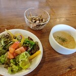 鉄板焼とワイン F.L.a.T - サラダ・スープ・小鉢。これだけで食べるってのがね
