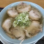 ニューラーメンセンターりゅうちゃん - チャーシュー麺850円
適正価格は700円