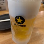 もつ焼き ジョン - まずは生ビール。キンキンに冷えてやがる…！！