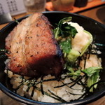 豚蔵 - 2015年3月8日(日)　日曜限定「味そ蔵」炭火焼ステーキチャーシュー丼(ラーメンとセットで450円)