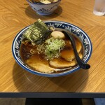 麺屋しらかわ 別邸 - 料理写真:中華そば デラックス（大盛り）