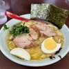 ラーメンショップ - 料理写真:普通のラーメンでも、チャーシューはこんなに厚くて立派ですから、十分です。
トッピングの玉子、今時なんと50円！
いろいろと良心的なのも、人気の理由の一つでしょう。