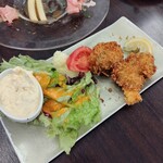 麻布笄軒 - カキフライ4個1800円（2個食べた後です）