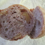 PATISSRIE BOULANGERIE ENTIER - ゴルゴンゾーラと胡桃のパン（断面）