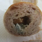 PATISSRIE BOULANGERIE ENTIER - ゴルゴンゾーラと胡桃のパン（断面）