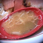 東京味噌らーめん 鶉 - 出汁と味噌の優しいバランスを楽しめるスープで御座いました。