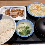 松屋 - 料理写真:豚ロースグリル定食 880円