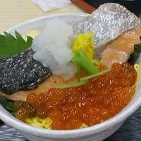 料亭 冨茂登 - 旬のイクラと秋鮭の親子丼