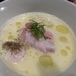らーめんMAIKAGURA - 白トリュフオイル香る鶏白湯麺