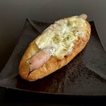 サンメリー - 料理写真:炙りチーズのウインナーフランス カマンベール&ガーリック