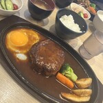 手作りハンバーグ フレンズ - ハンバーグ定食（¥1400）　デミグラスソース