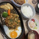 手作りハンバーグ フレンズ - ダブルハンバーグ定食（¥1850）　ご飯大盛（¥200）
