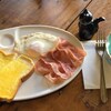 座喫茶 - トースト、目玉焼き、ベーコン、ブレンドコーヒー