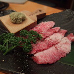 和牛上カルビ　わさびで