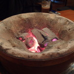 炭火焼肉ぽんぽん - 炭火で焼きます