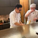 冨久屋 - 長谷川店主（左　ゴ・エ・ミヨ 三トックに輝く実力派）