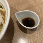 麺小屋 てち - 別皿のラー油