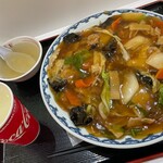 満龍 - 料理写真:ジャンボあんかけ焼きそば(スープ付)
ソフトドリンク(桃)