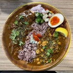 ナミニノカレー - 2026.05.01 (金)    コンビプレート（クワトロチキン＆ラムキーマカレー）　1100円（税込）