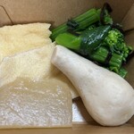 BEANS KITCHEN - 「里芋と大根と油揚げの煮物」に「菜の花の塩昆布和え」！