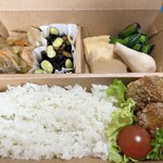 BEANS KITCHEN - 今回のお弁当の全貌です♫入れ物も紙でエコですね(*'-')b