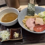 長男、もんたいちお - つけ麺150g（並の-50g）1,200円税込。ぷりんは最近食べきれる様になりました！（太ったよ）スープ熱々だから3点揃ってから膳を下ろして良い許可がスタッフさんから出ます。