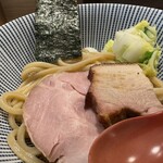長男、もんたいちお - チャーシュー's。白菜大好き。最初、すごい嫌がられてたけど、私は最初から好きだったよ。美味しい。海苔だけ1/4畳にして欲しい。葛西民海苔好き〜。