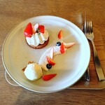 フォーク フォーク コーヒー - いちごとアールグレイのタルト