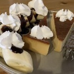 cocolono蔵cafe - バスクチーズケーキは、口の中でとろけるような口当たりで、濃厚なチーズのコクが感じられます。