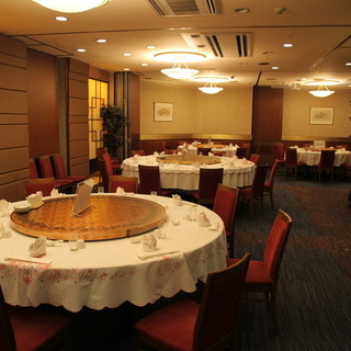 Private rooms are available for 2 people and up to 70 people.