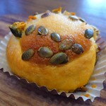 パン工房 ブランジェリーケン - かぼちゃあんみそナッツザマンドベーグル
