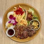 Merengue - 料理写真:カットステーキとハンバーグ