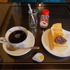 喫茶 軽食 エフ・ビイ・アイ - オーソドックスなメニューの羅列の中から

●ホットコーヒー（モーニングサービス付き）400円

■トーストは、ジャム、小倉、バターから選択出来る

を注文してみた