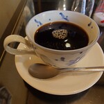 喫茶 軽食 エフ・ビイ・アイ - ◯ホットコーヒー

抽出してから時間経過した感はあるけれど
落ち着いた苦味と深みのある酸味感で
寝かした？事でおっとりとした円味感があり
予想外？（笑）に美味しい珈琲だねえ♪