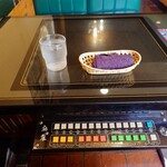 喫茶 軽食 エフ・ビイ・アイ - テーブルセットアップ状況