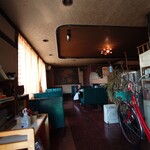 喫茶 軽食 エフ・ビイ・アイ - 店内　入口から撮影