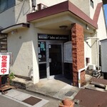 喫茶 軽食 エフ・ビイ・アイ - 店舗入口