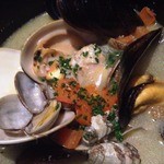 サカナバル - いろんな貝のワイン蒸\750-