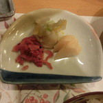 サンペルラ志摩 - 伊勢沢庵、柚子白菜、赤蕪の刻み漬け