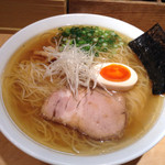 仙臺 自家製麺 こいけ屋 - のどぐろ塩そば
      ※やはり青小葱は邪魔だな…
      やはり白髪葱は相性抜群アリですね。