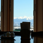 Penshon Andoresutoran Ra Korina - レストランの席からは遥かな大雪山連峰が一望できます。