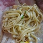 俺のラーメン あっぱれ屋 - 濁とろ塩チャーシュー、ややウエーブのかかった平打ち麺