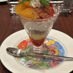 ロイヤルホスト - 料理写真:苺と不知火のパフェ~春爛漫~ 1353円