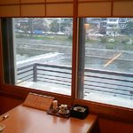 かっぱ寿司 - お座敷からの鴨川です