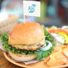 ケニーズハウスカフェ - チーズバーガー。