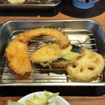 天ぷらの山 - 茄子、かぼちゃ、蓮根
