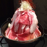 焼肉 にくなべ屋 神戸びいどろ 北野坂店 - 肉鍋（赤）