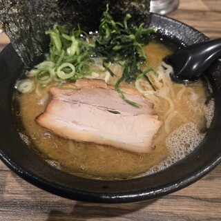 横浜家系ラーメン まる金 石川家_0