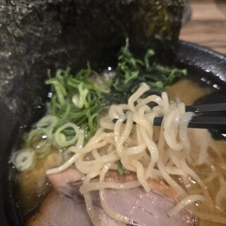 横浜家系ラーメン まる金 石川家_1