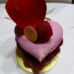 ピエール・エルメ・パリ - 2015年3月　期間限定イスパハン♡